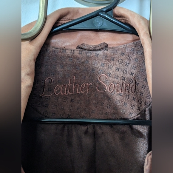 VINTAGE Brown Suede Sleeveless Jacket with Collar - Picture 4 of 11